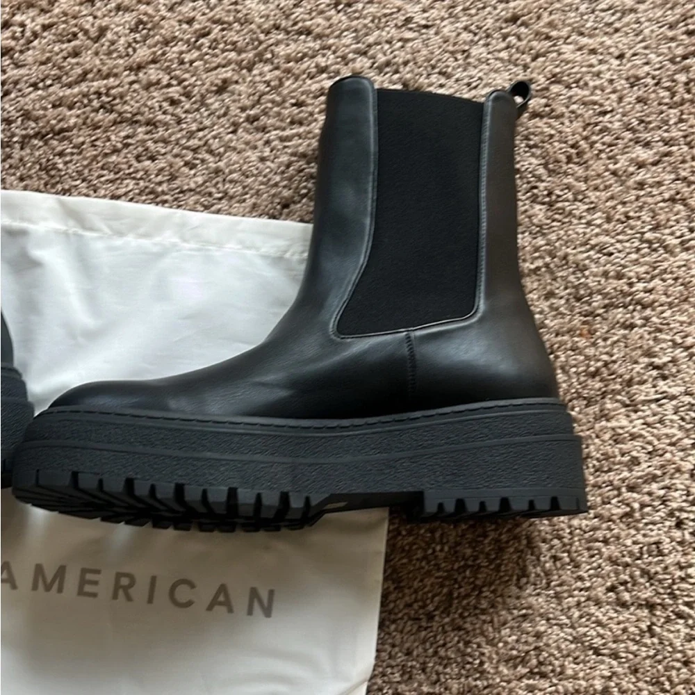 NWT Good American Chelsea Boot Size 10